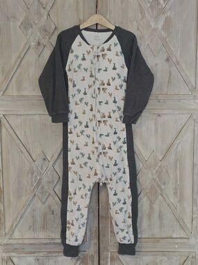 NEST Designs Cream & Gray Woodland Foxes Kids One-Piece sleeper